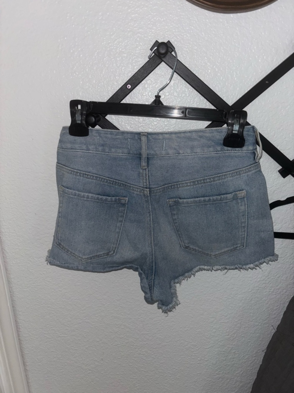Bullhead Denim Co High Rise Shorts Size 26 Light Wash Distressed Cutoff Jean - Picture 5 of 5